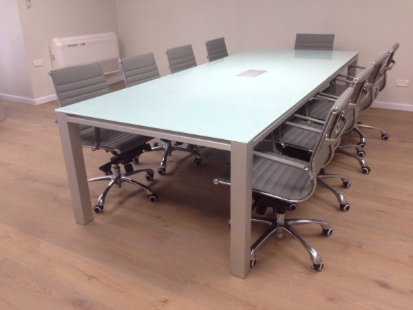 שולחן לחדר ישיבות דגם W- סטטוס ריהוט משרדי