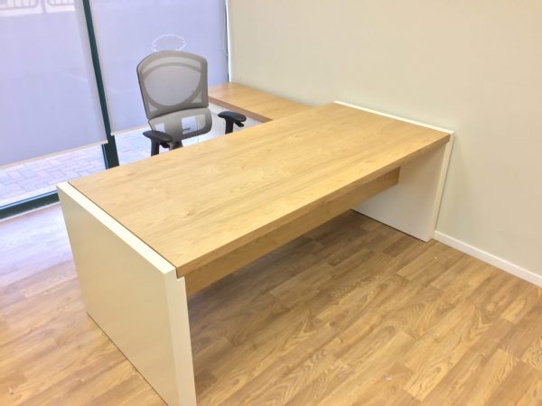 שולחן מנהל דגם הביטאט סטטוס ריהוט משרדי