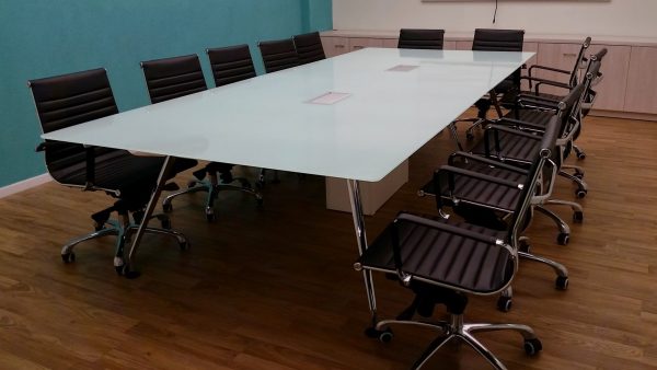 שולחן לחדר ישיבות דגם ספיידר- סטטוס ריהוט משרדי